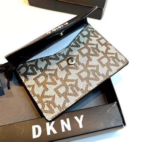 DKNY Boxed Ashlyn Metallic Card Case 